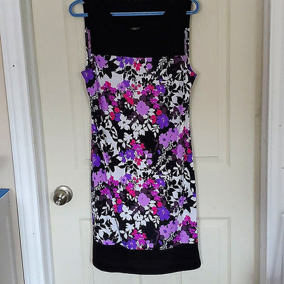 Dress - Picture 1 of 2